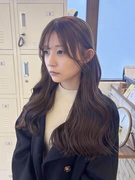 明るめベージュ×巻き髪