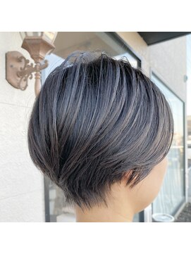 カムジーヘッドカミノウラ(COMEGHEAD KAMINOURA) グレイッシュショート　＃上通り＃並木坂＃ショート