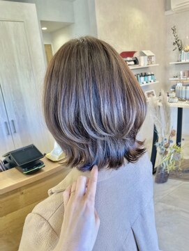 イーズヒュウ(ease HUE.) ボブミディアム