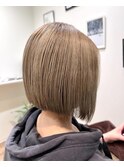 切りっぱなしボブ×ハイトーンベージュ