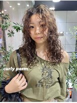 ヘアーアンドメイク ビス(HAIR&MAKE bis)&nbsp;初めての方でも♪根本からしっかりカーリーパーマ【中西思実】