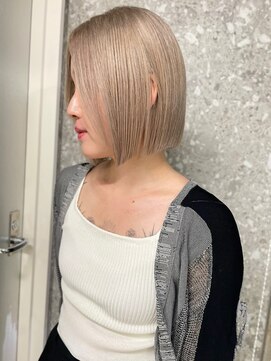 サンク 原宿 表参道(cinq) ハイトーンカラー外国人風ボブ切りっぱなし外ハネナチュラルボブ