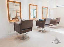 アンティーク調で落ち着いた広々とした店内☆【武蔵小杉美容室】