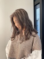 トレス(TRESS)&nbsp;外ハネボブ　レイヤーボブ　グレージュ　ベージュカラー