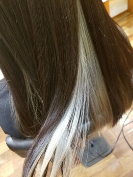 エムタニグチギンザ(M.TANIGUCHI GINZA) インナーカラー◎ホワイトカラー◎20代◎30代◎40代