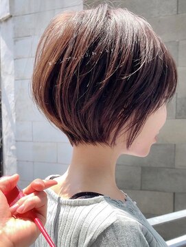 ビュー フクオカ(VIEW FUKUOKA) 大人かわいい美髪ホワイトグレージュ ネビージュショートボブ