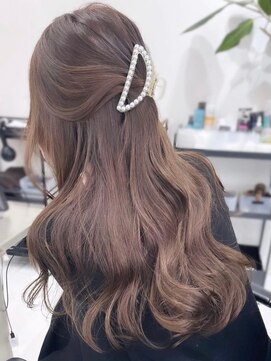 アディション 新宿(ADITION) 大人かわいいミルクティーカラーハイライトレイヤーカット[新宿]