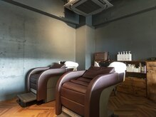 首に負担の少ない楽なシャンプー台でリラックスできます。