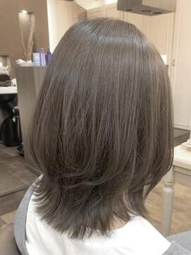 アルターリール(aL ter Rire) ミディアムレイヤー/外ハネ/福原遼華