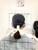 ヒャン(hyang)&nbsp;ローポニーリボン巻きアレンジ