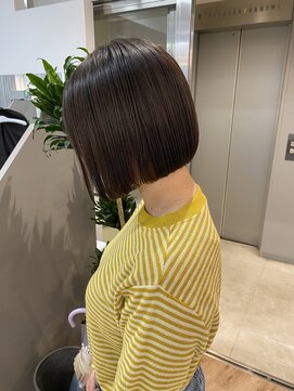 ジエクト ヴィシア(The Ect VIXIA) 前下がり×切りっぱなし×地毛風ストレート×縮毛矯正