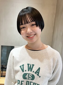 大人かわいいぱっつん前髪ショートボブ丸みショート