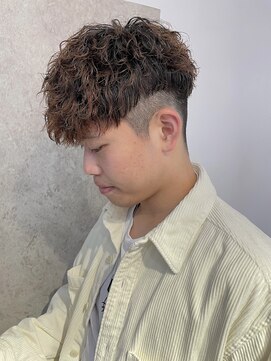 アーリー(Ali'i) 2wayショートハイウエイト刈り上げツイストスパイラルパーマ