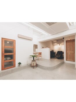 神楽坂の住宅街に佇む【hoku】ヘアケアや頭皮ケアに特化したメニューが充実。