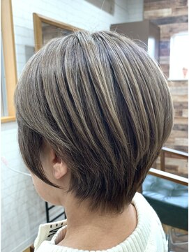 白髪ボカシハイライト　クビレボブ