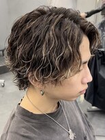 フィフス(fifth)&nbsp;原宿ハイライトパーマ波巻きスパイラルパーマセンターパートヘア