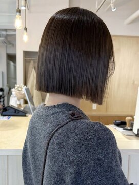 フルリール(fleurir) 透明感のあるオリーブカラーとボブ