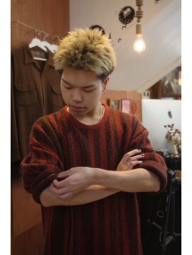 エディ(Edy) メンズブロンドスパイキーショート刈り上げ眉毛カット岡山