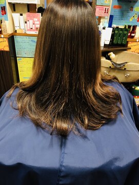 アティック(attic) ストレートヘアにしなやかな動きを！