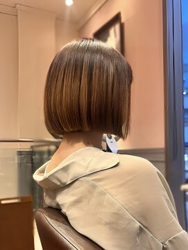 ビュートリアム 梅田(BEAUTRIUM) 前下がり/切りっぱなし/ボブ