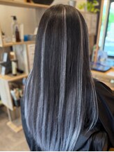 エクステを長持ちさせる秘訣満載。毎日のケアで美しさと馴染みを最大限に引き出し、理想の髪へ導きます。