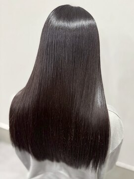 アンドルトワ(and Lutowa) ツヤツヤストレートヘア