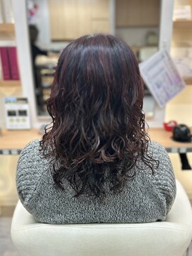 ミーナ(Mina) 大人女性の艶感パーマスタイル