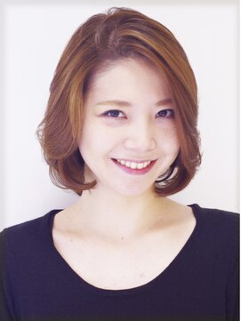 ノーマジーン(Norma jean) 美人顔はデコ見せで作る！かき上げ、リバースのトレンド羽バング