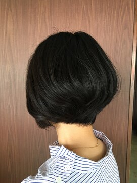 ディシェーレローブ(die Schere Lob) グラデーションボブ