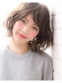 セミウェットでスポンテニアスな大人かわいい前下がりボブ 川口