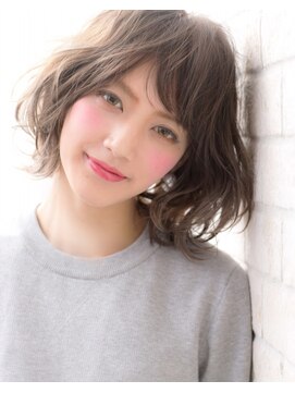 エルデ ナインズ ヘアー スタンド 川口店(elde 9's HAIR STAND) セミウェットでスポンテニアスな大人かわいい前下がりボブ 川口