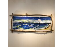 お友達の画家が描いてくれた湘南の海と湘南の海の流木で作った額