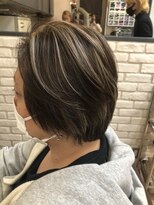 ビランチェ 池袋(bilancia)&nbsp;ケアブリーチを使ったシルバー系ハイライトカラー