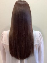 《髪質改善》髪の内側から補修していくから、髪の表面だけでなく、内側から潤いのある美艶ヘアに。
