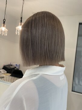 ヘアメイク ルエル(Hair Make Ruelle) ホワイトベージュ