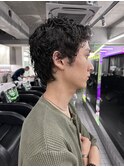 ブルーブラックフェザーパーマ刈り上げセンターパート