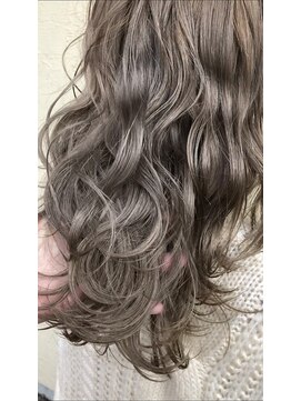 えぃじぇんぬヘア(Hair) クリーミーホワイトアッシュ