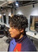 センターパートツイストスパイラル　刈り上げ　メンズパーマ