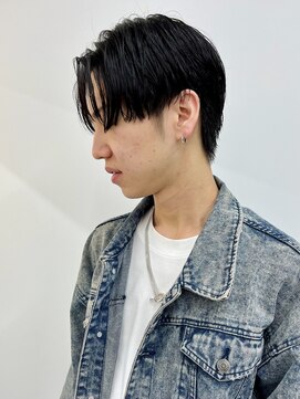 リベル(Liber) ツーブロック　センターパート　刈り上げ無し　バーム