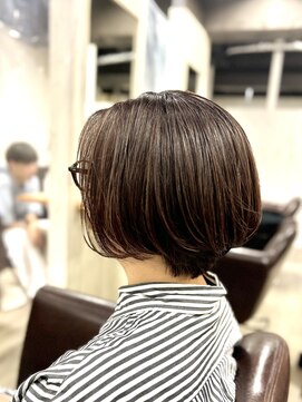 アンプリュス リアン(1+ Unplus lien) 白髪活かしハイライトカラー前下がりショートボブ/亀戸