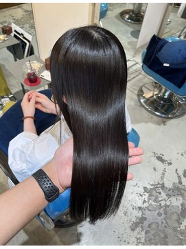 リラエ(Lyrae) 縮毛矯正/髪質改善/美髪カラー/トリートメント【大阪/西梅田】