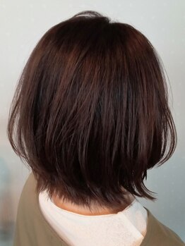 大人女性ならではの髪の悩みに適したアドバイスが好評！個々の髪悩みに適した提案で理想の髪色へ。