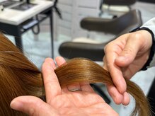 髪質を診断し最適な薬剤を選出する