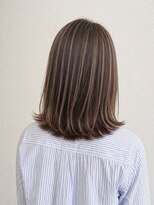 ウル(ulu)&nbsp;ハイライト　名東区　ミディアム　レイヤー　ボブ　白髪ぼかし