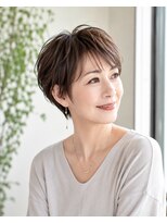 バグズ(Baguz) 50代60代小顔見え大人上品ひし形ショートレイヤーボブ