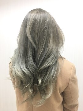 スーリール 博多店(Sourire) イルミナカラーハイトーングレーベージュ[Sourire出川千尋]
