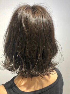 ロロネー 豊中(Lolonois) 【Lolonois豊中】外ハネミディアムボブ【有田　怜平】