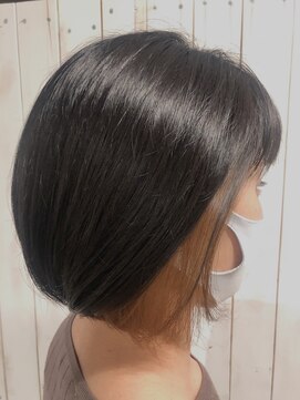 アンプリュス リアン(1+ Unplus lien) 切りっぱなし前下がりボブにもブリーチでインナーカラーが可愛い