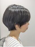 マッシュショート×くすみダークカラー×スタイリッシュスタイル