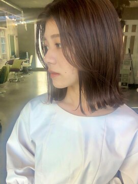 アトリエ エス atelier es HAIRDESIGN チョコレートブラウン/ミディアム/センターパート顔周りレイヤー